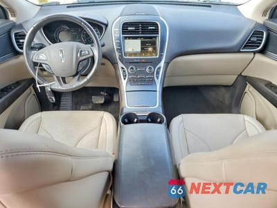Zdjęcie 8 z 13 samochodu: 2017 LINCOLN MKX RESERVE VIN:2LMPJ8LR3HBL51953 - miniatura
