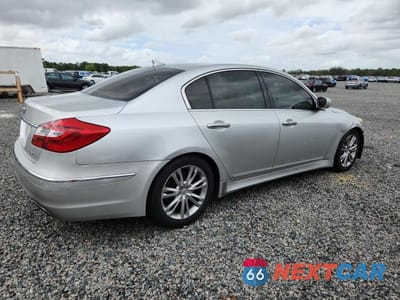 Trzecie zdjęcie samochodu z tyłu: 2013 HYUNDAI GENESIS 3.8L VIN:KMHGC4DD5DU240939 - miniatura