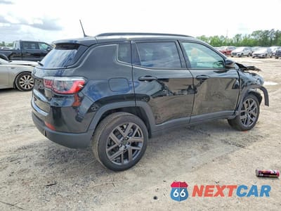 Trzecie zdjęcie samochodu z tyłu: 2026 JEEP COMPASS LIMITED VIN:3C4NJDCN6TT164958 - miniatura