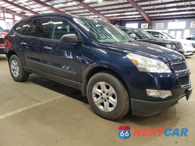 Czwarte zdjęcie samochodu z boku: 2012 CHEVROLET TRAVERSE LS VIN:1GNKRFED6CJ145501 - miniatura