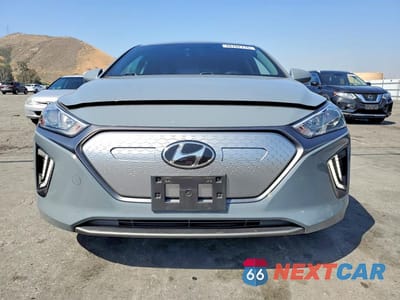 Piąte zdjęcie samochodu w środku: 2021 HYUNDAI IONIQ ELECTRIC SE VIN:KMHC75LJ3MU081998 - miniatura