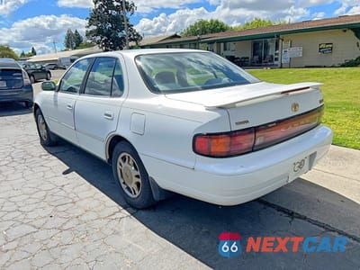 Trzecie zdjęcie samochodu z tyłu: 1993 TOYOTA CAMRY XLE VIN:JT2VK13E6P0152736 - miniatura