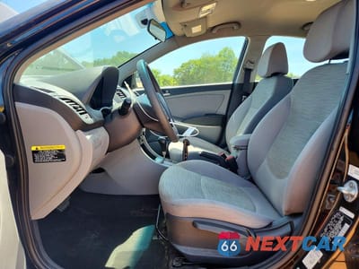 Zdjęcie 7 z 12 samochodu: 2017 HYUNDAI ACCENT SE VIN:KMHCT4AE1HU379628 - miniatura
