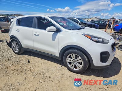Czwarte zdjęcie samochodu z boku: 2018 KIA SPORTAGE LX VIN:KNDPM3AC5J7471115 - miniatura