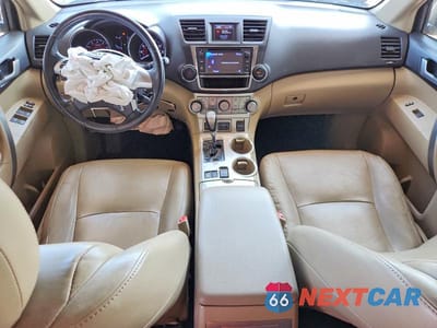Zdjęcie 8 z 12 samochodu: 2013 TOYOTA HIGHLANDER SE VIN:5TDBK3EH4DS265476 - miniatura