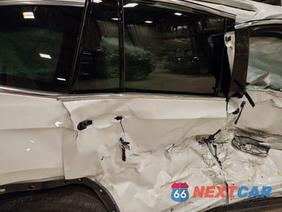 Zdjęcie 10 z 12 samochodu: 2024 CADILLAC XT6 PLATINUM PREMIUM LUXURY VIN:1GYKPFRS8RZ734450 - miniatura