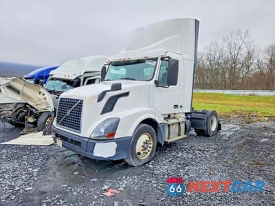 Drugie zdjęcie samochodu z przodu: 2018 VOLVO VNL SEMI TRUCK VIN:4V4N39TG5JN892801 - miniatura