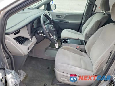 Zdjęcie 7 z 14 samochodu: 2017 TOYOTA SIENNA LE VIN:5TDKZ3DC0HS890335 - miniatura