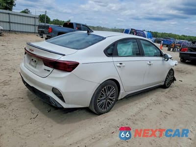 Trzecie zdjęcie samochodu z tyłu: 2024 KIA FORTE GT LINE VIN:3KPF54AD9RE741868 - miniatura