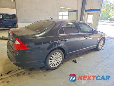Trzecie zdjęcie samochodu z tyłu: 2010 FORD FUSION HYBRID VIN:3FADP0L34AR115629 - miniatura