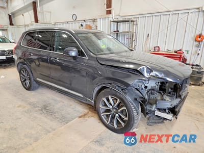Czwarte zdjęcie samochodu z boku: 2016 VOLVO XC90 T6 VIN:YV4A22PL4G1082181 - miniatura