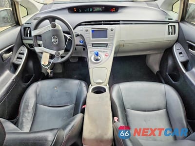 Zdjęcie 8 z 12 samochodu: 2012 TOYOTA PRIUS THREE VIN:JTDKN3DU8C1578788 - miniatura