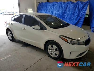 Czwarte zdjęcie samochodu z boku: 2017 KIA FORTE LX VIN:3KPFK4A76HE046037 - miniatura