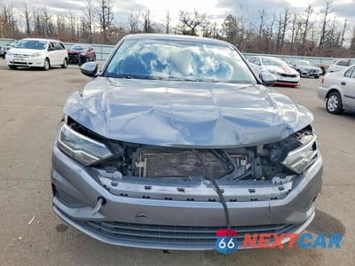 Piąte zdjęcie samochodu w środku: 2019 VOLKSWAGEN JETTA S VIN:3VWC57BU4KM260146 - miniatura