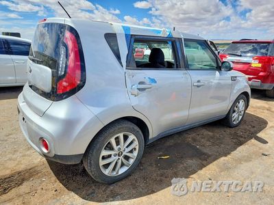 Trzecie zdjęcie samochodu z tyłu: 2018 KIA SOUL + VIN:KNDJP3A5XJ7509114 - miniatura