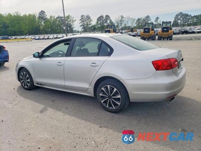 Drugie zdjęcie samochodu z przodu: 2011 VOLKSWAGEN JETTA SE VIN:3VWDZ7AJ2BM375196 - miniatura