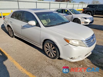 Czwarte zdjęcie samochodu z boku: 2012 TOYOTA AVALON LIMITED VIN:4T1BK3DB7CU458563 - miniatura