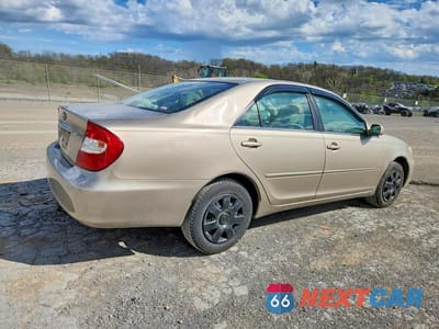 Trzecie zdjęcie samochodu z tyłu: 2003 TOYOTA CAMRY LE VIN:4T1BE32K33U674212 - miniatura