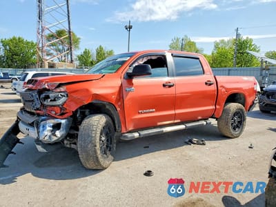 2018 TOYOTA TUNDRA CREWMAX SR5 5TFDW5F14JX735151 - główne zdjęcie licytacji z USA - miniatura