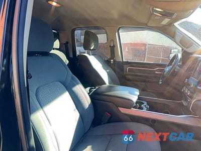 Piąte zdjęcie samochodu w środku: 2020 RAM 1500 BIG HORN VIN:1C6SRFBT5LN162892 - miniatura
