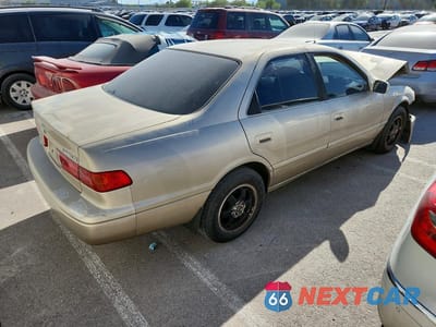 Trzecie zdjęcie samochodu z tyłu: 2001 TOYOTA CAMRY LE VIN:JT2BG28K110606441 - miniatura