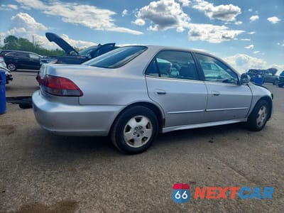 Trzecie zdjęcie samochodu z tyłu: 2001 HONDA ACCORD EX VIN:1HGCG16591A041788 - miniatura