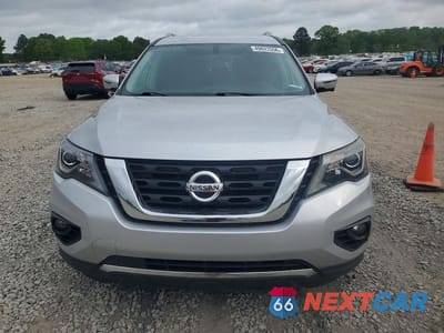 Piąte zdjęcie samochodu w środku: 2018 NISSAN PATHFINDER SL VIN:5N1DR2MN5JC633033 - miniatura
