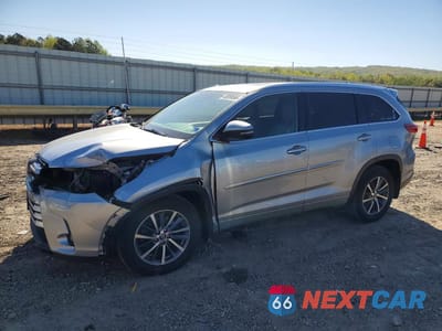 2018 TOYOTA HIGHLANDER XLE 5TDJZRFH0JS492846 - główne zdjęcie licytacji z USA - miniatura