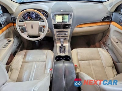 Zdjęcie 8 z 13 samochodu: 2010 LINCOLN MKT VIN:2LMHJ5AT6ABJ15448 - miniatura