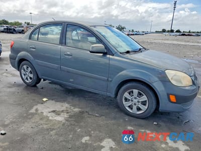 Czwarte zdjęcie samochodu z boku: 2007 KIA RIO BASE VIN:KNADE123776211927 - miniatura