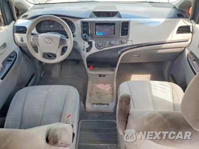 Zdjęcie 8 z 13 samochodu: 2011 TOYOTA SIENNA BASE 7-PASSENGER VIN:5TDKA3DC8BS002817 - miniatura