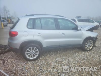 Trzecie zdjęcie samochodu z tyłu: 2018 VOLKSWAGEN TIGUAN LIMITED VIN:WVGBV7AX3JK002891 - miniatura