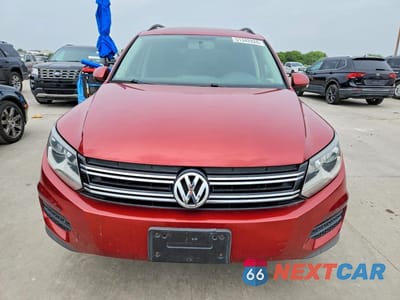 Piąte zdjęcie samochodu w środku: 2015 VOLKSWAGEN TIGUAN S VIN:WVGAV7AX1FW001718 - miniatura