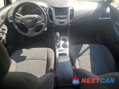 Zdjęcie 8 z 11 samochodu: 2018 CHEVROLET CRUZE LS VIN:1G1BC5SM1J7138726 - miniatura