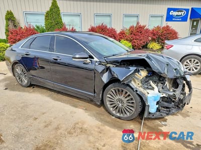 Czwarte zdjęcie samochodu z boku: 2015 LINCOLN MKZ VIN:3LN6L2J9XFR607215 - miniatura