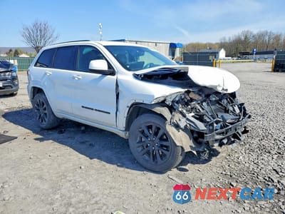 Czwarte zdjęcie samochodu z boku: 2022 JEEP GRAND CHEROKEE LAREDO E VIN:1C4RJFAG9NC113650 - miniatura
