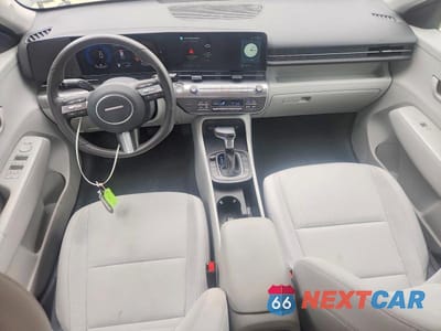 Zdjęcie 8 z 12 samochodu: 2025 HYUNDAI KONA SEL VIN:KM8HB3AB0SU339640 - miniatura