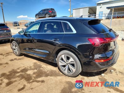 Drugie zdjęcie samochodu z przodu: 2024 AUDI Q8 E-TRON PREMIUM PLUS VIN:WA15AAGE7RB005444 - miniatura