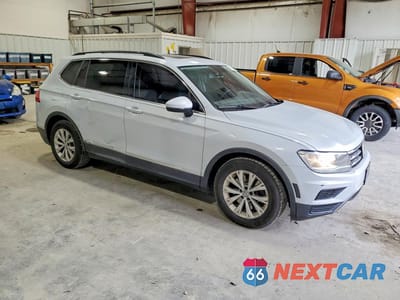 Czwarte zdjęcie samochodu z boku: 2018 VOLKSWAGEN TIGUAN SE VIN:3VV3B7AX2JM083829 - miniatura