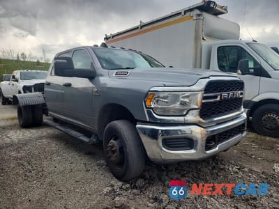 Czwarte zdjęcie samochodu z boku: 2024 RAM 3500 TRADESMAN VIN:3C63RRGL2RG109325 - miniatura