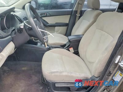 Zdjęcie 7 z 11 samochodu: 2010 KIA FORTE EX VIN:KNAFU4A26A5250768 - miniatura