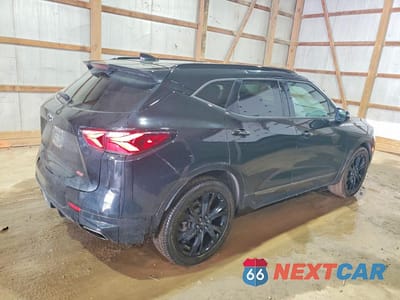 Trzecie zdjęcie samochodu z tyłu: 2022 CHEVROLET BLAZER RS VIN:3GNKBKRS8NS153557 - miniatura