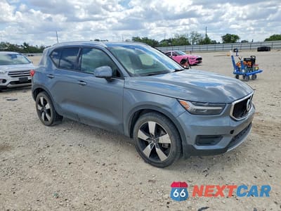 Czwarte zdjęcie samochodu z boku: 2019 VOLVO XC40 T5 MOMENTUM VIN:YV4162UK0K2110853 - miniatura