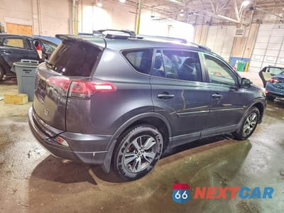 Trzecie zdjęcie samochodu z tyłu: 2018 TOYOTA RAV4 XLE VIN:JTMRFREV5JD228052 - miniatura