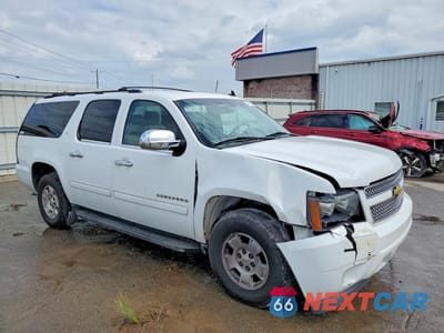 Czwarte zdjęcie samochodu z boku: 2013 CHEVROLET SUBURBAN C1500 LT VIN:1GNSCJE01DR355573 - miniatura