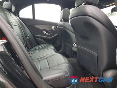 Zdjęcie 10 z 13 samochodu: 2015 MERCEDES-BENZ C 300 4MATIC VIN:55SWF4KB5FU001264 - miniatura