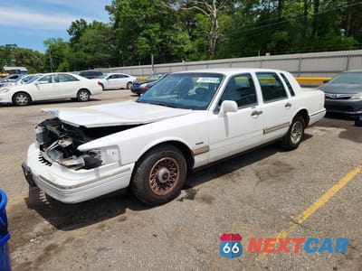 1997 LINCOLN TOWN CAR EXECUTIVE 1LNLM81W7VY668840 - główne zdjęcie licytacji z USA - miniatura