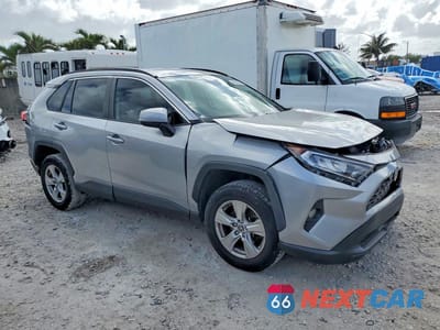 Czwarte zdjęcie samochodu z boku: 2021 TOYOTA RAV4 XLE VIN:2T3W1RFV7MC116295 - miniatura