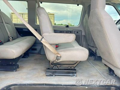 Zdjęcie 6 z 11 samochodu: 2013 FORD ECONOLINE E350 SUPER DUTY WAGON VIN:1FBNE3BL4DDA99277 - miniatura