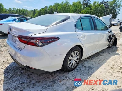 Trzecie zdjęcie samochodu z tyłu: 2023 TOYOTA CAMRY HYBRID LE VIN:4T1C31AK0PU614541 - miniatura